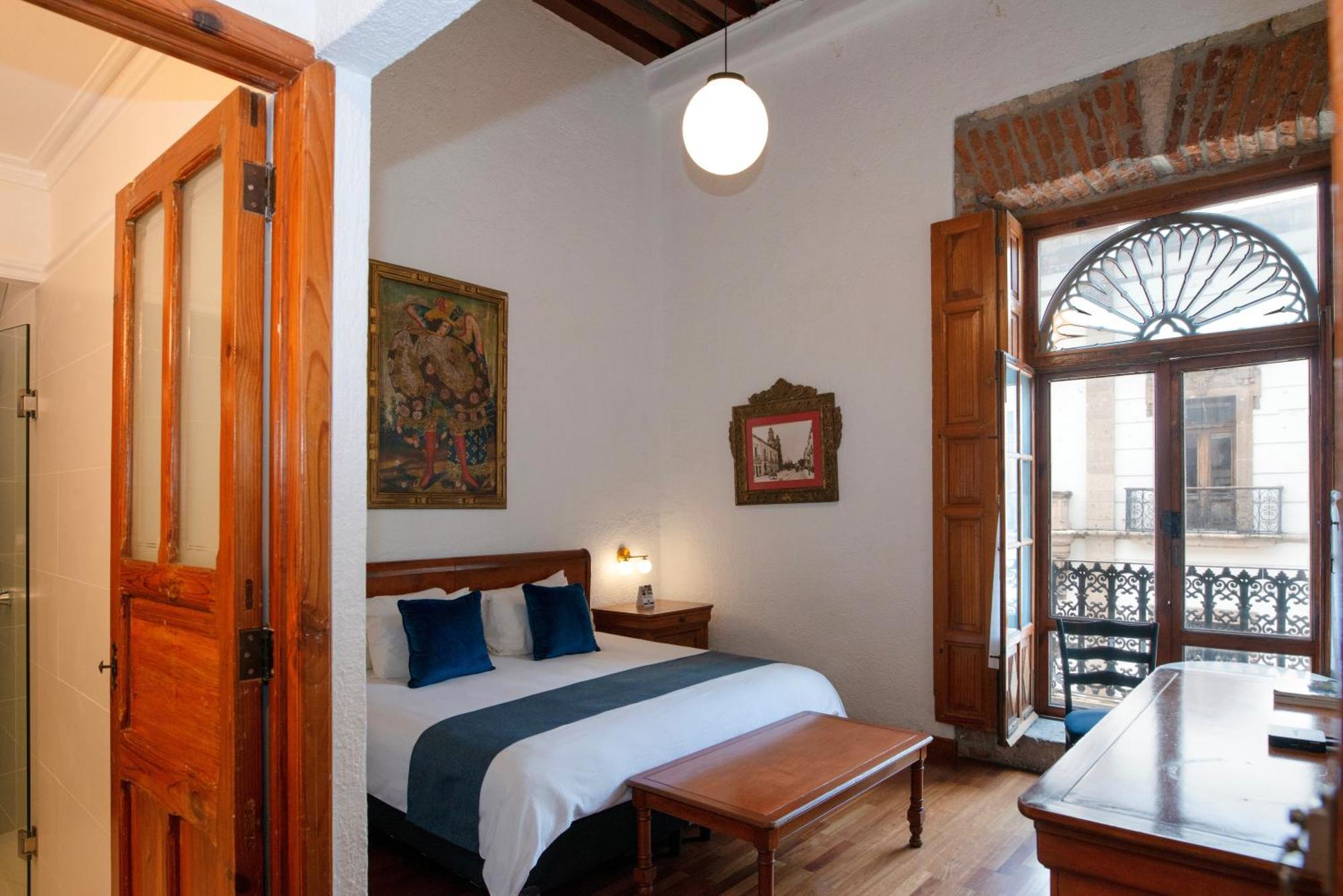 Deluxe Room,1644415226:JPEG